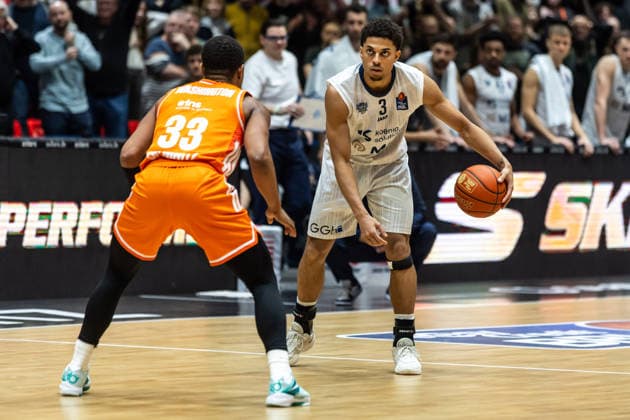 GER, easy-Credit Basketball-Bundesliga, Niners Chemnitz - MLP Academics Heidelberg. 18.02.2026, Messe, Chemnitz, GER, easy-Credit Basketball-Bundesliga, Niners Chemnitz - MLP Academics Heidelberg. Kevin McClain (MLP Academics Heidelberg 3), Eric Washington (Niners Chemnitz, 33) Foto Alexander Trienitz Chemnitz Messe Sachsen Deutschland
