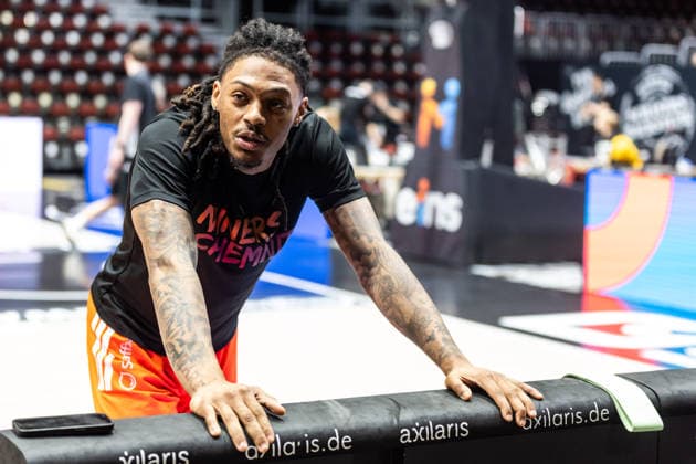 GER, easy-Credit Basketball-Bundesliga, Niners Chemnitz - MLP Academics Heidelberg. 18.02.2026, Messe, Chemnitz, GER, easy-Credit Basketball-Bundesliga, Niners Chemnitz - MLP Academics Heidelberg. Nike Sibande (Niners Chemnitz, 2) Foto Alexander Trienitz Chemnitz Messe Sachsen Deutschland