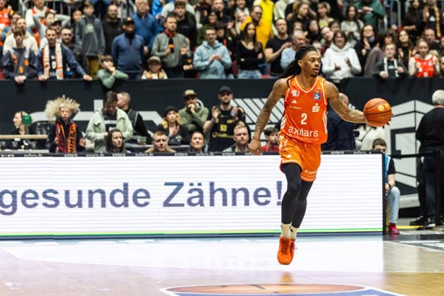 GER, easy-Credit Basketball-Bundesliga, Niners Chemnitz - MLP Academics Heidelberg. 18.02.2026, Messe, Chemnitz, GER, easy-Credit Basketball-Bundesliga, Niners Chemnitz - MLP Academics Heidelberg. Nike Sibande (Niners Chemnitz, 2) Foto Alexander Trienitz Chemnitz Messe Sachsen Deutschland
