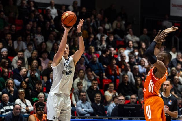 GER, easy-Credit Basketball-Bundesliga, Niners Chemnitz - MLP Academics Heidelberg. 18.02.2026, Messe, Chemnitz, GER, easy-Credit Basketball-Bundesliga, Niners Chemnitz - MLP Academics Heidelberg. Ryan Mikesell (MLP Academics Heidelberg 33) Foto Alexander Trienitz Chemnitz Messe Sachsen Deutschland