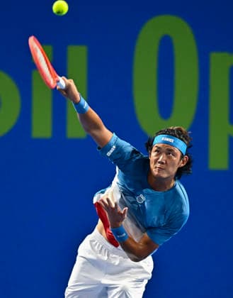 ATP, Tennis Herren QATAR EXXONMOBIL OPEN-ROUND OF 18 Zhizhen Zhang of China competes against Jakub Mensik of Czech Republic in the Round of 16 at the ATP men s Qatar ExxonMobil Open 2026 tennis tournament at the Khalifa International Tennis Complex in Doha, Qatar, on February 18, 2026. DOHA Qatar Copyright: xNOUSHADx