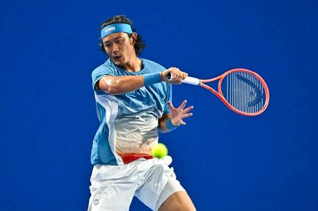 ATP, Tennis Herren QATAR EXXONMOBIL OPEN-ROUND OF 18 Zhizhen Zhang of China competes against Jakub Mensik of Czech Republic in the Round of 16 at the ATP men s Qatar ExxonMobil Open 2026 tennis tournament at the Khalifa International Tennis Complex in Doha, Qatar, on February 18, 2026. DOHA Qatar Copyright: xNOUSHADx