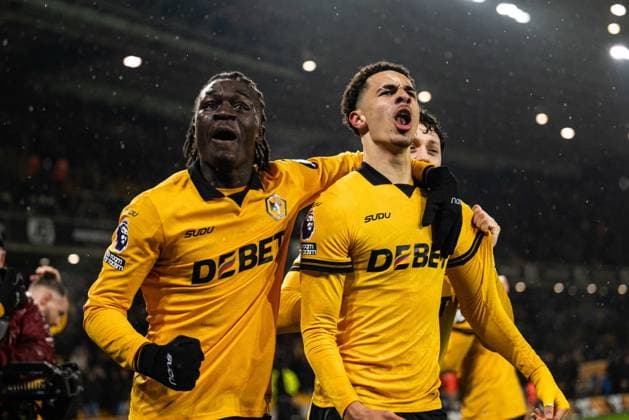 18th February 2026; Molineux Stadium, Wolverhampton, West Midlands, England; Premier League Football, Wolverhampton Wanderers versus Arsenal; Tom Edozie of Wolverhampton Wanderers celebrates with Mateus Mane after his shot caused the own goal by Riccardo Calafiori of Arsenal in the 4th minute of added time in the second half to make the score 2-2  GodfreyxPitt Content restricted for UK based newspaper