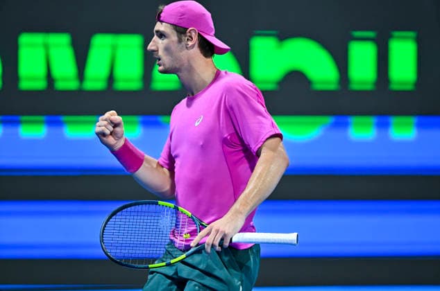 ATP, Tennis Herren QATAR EXXONMOBIL OPEN-ROUND OF 16 Valentin Royer of France competes against Carlos Alcaraz of Spain in the Round of 16 at the ATP men s Qatar ExxonMobil Open 2026 tennis tournament at the Khalifa International Tennis Complex in Doha, Qatar, on February 18 2026. DOHA Qatar Copyright: xNOUSHADx