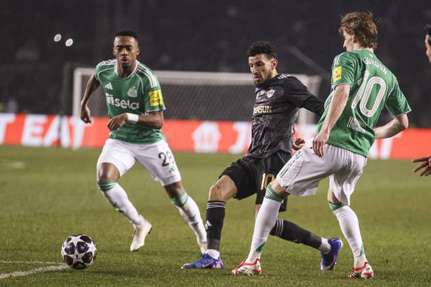BAKU, AZERBAIJAN - FEBRUARY 18: Abdellah Zoubir of Qarabag passes the ball during the UEFA Champions League knockout phase play-off first leg football match between Qarabag and Newcastle United at the Tofiq Bahramov Republican Stadium in Baku on February 18, 2026. (Photo by Firudin Salimov Sports Press Photo) Copyright: xFirudinxSalimov SportsxPressxPhox Sportspressphoto_SPR94375