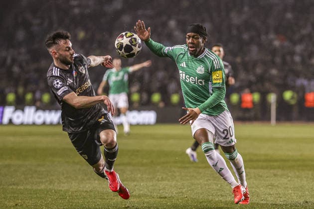BAKU, AZERBAIJAN - FEBRUARY 18: Marko Jankovi? of Qarabag (L) and Anthony Elanga of Newcastle United (R) fight for possession at corner during the UEFA Champions League knockout phase play-off first leg football match between Qarabag and Newcastle United at the Tofiq Bahramov Republican Stadium in Baku on February 18, 2026. (Photo by Firudin Salimov Sports Press Photo) Copyright: xFirudinxSalimov SportsxPressxPhox Sportspressphoto_SPR94384