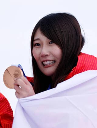 260218 -- LIVIGNO, Feb. 18, 2026 -- Bronze medalist Murase Kokomo of Japan poses for photos during the awarding ceremony of the snowboard women s slopestyle final at the Milan-Cortina 2026 Olympic Winter games, Winterspiele,Spiele, Summer games in Livigno, Italy, Feb. 18, 2026. MICO2026ITALY-LIVIGNO-OLYMPIC WINTER GAMES-SNOWBOARD-WOMEN S SNOWBOARD SLOPESTYLE-FINAL WangxPeng  (MICO2026)ITALY-LIVIGNO-OLYMPIC WINTER GAMES-SNOWBOARD-WOMEN S SNOWBOARD SLOPESTYLE-FINAL IMAGO WangxPeng  imago images 0847989782