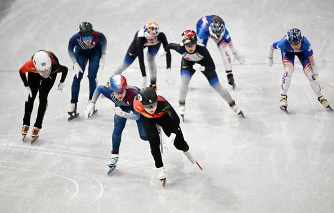 260218 -- MILAN, Feb. 18, 2026 -- Gong Li front of China competes during the short track Speed skating, Eisschnelllauf women s 3000m relay final B at the Milan-Cortina 2026 Olympic Winter games, Winterspiele,Spiele, Summer games in Milan, Italy, Feb. 18, 2026. MICO2026ITALY-MILAN-OLYMPIC WINTER GAMES-SHORT TRACK SPEED SKATING-WOMEN S 3000M RELAY-FINALS ChengxMin  (MICO2026)ITALY-MILAN-OLYMPIC WINTER GAMES-SHORT TRACK SPEED SKATING-WOMEN S 3000M RELAY-FINALS IMAGO ChengxMin  imago images 0847989975