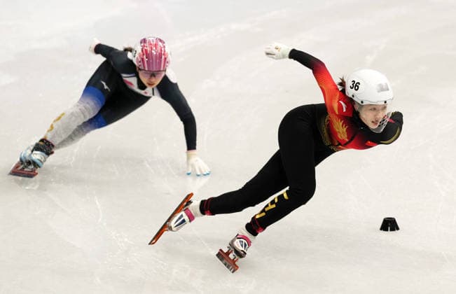 260218 -- MILAN, Feb. 18, 2026 -- Wang Xinran R of China competes during the short track Speed skating, Eisschnelllauf women s 3000m relay final B at the Milan-Cortina 2026 Olympic Winter games, Winterspiele,Spiele, Summer games in Milan, Italy, Feb. 18, 2026. MICO2026ITALY-MILAN-OLYMPIC WINTER GAMES-SHORT TRACK SPEED SKATING-WOMEN S 3000M RELAY-FINALS LaixXiangdong  (MICO2026)ITALY-MILAN-OLYMPIC WINTER GAMES-SHORT TRACK SPEED SKATING-WOMEN S 3000M RELAY-FINALS IMAGO LaixXiangdong  imago images 0847989976