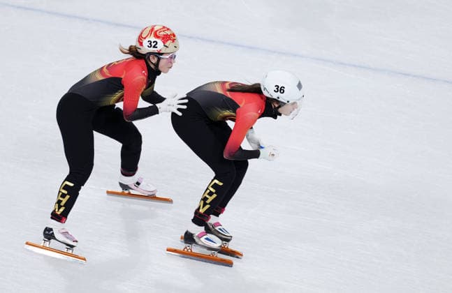 260218 -- MILAN, Feb. 18, 2026 -- Yang Jingru L and Wang Xinran of China compete during the short track Speed skating, Eisschnelllauf women s 3000m relay final B at the Milan-Cortina 2026 Olympic Winter games, Winterspiele,Spiele, Summer games in Milan, Italy, Feb. 18, 2026. MICO2026ITALY-MILAN-OLYMPIC WINTER GAMES-SHORT TRACK SPEED SKATING-WOMEN S 3000M RELAY-FINALS XuexYuge  (MICO2026)ITALY-MILAN-OLYMPIC WINTER GAMES-SHORT TRACK SPEED SKATING-WOMEN S 3000M RELAY-FINALS IMAGO XuexYuge  imago images 0847989978