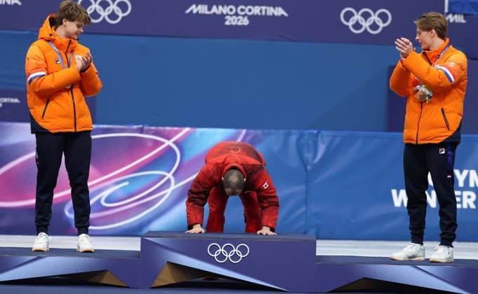 260218 -- MILAN, Feb. 18, 2026 -- Gold medalist Steven Dubois C of Canada, silver medalist Melle van t Wout L of the Netherlands, and bronze medalist Jens van t Wout of the Netherlands attend the awarding ceremony of the short track Speed skating, Eisschnelllauf men s 500m at the Milan-Cortina 2026 Olympic Winter games, Winterspiele,Spiele, Summer games in Milan, Italy, Feb. 18, 2026. MICO2026ITALY-MILAN-OLYMPIC WINTER GAMES-SHORT TRACK SPEED SKATING-MEN S 500M-FINALS LixMing  (MICO2026)ITALY-MILAN-OLYMPIC WINTER GAMES-SHORT TRACK SPEED SKATING-MEN S 500M-FINALS IMAGO LixMing  imago images 0847990090