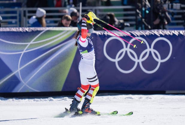 260218 -- CORTINA D AMPEZZO, Feb. 18, 2026 -- King Eloise Yung Shih of China s Hong Kong reacts after the alpine skiing women s slalom run 1 at the Milan-Cortina 2026 Olympic Winter games, Winterspiele,Spiele, Summer games in Cortina, Italy, Feb. 18, 2026. MICO2026ITALY-CORTINA D AMPEZZO-OLYMPIC WINTER GAMES-ALPINE SKIING-WOMEN S SLALOM FeixMaohua  (MICO2026)ITALY-CORTINA D AMPEZZO-OLYMPIC WINTER GAMES-ALPINE SKIING-WOMEN S SLALOM IMAGO FeixMaohua  imago images 0847990125
