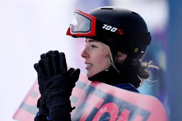 260218 -- LIVIGNO, Feb. 18, 2026 -- Zoi Sadowski Synnott of New Zealand reacts during the snowboard women s slopestyle final at the Milan-Cortina 2026 Olympic Winter games, Winterspiele,Spiele, Summer games in Livigno, Italy, Feb. 18, 2026. MICO2026ITALY-LIVIGNO-OLYMPIC WINTER GAMES-SNOWBOARD-WOMEN S SNOWBOARD SLOPESTYLE-FINAL WangxPeng  (MICO2026)ITALY-LIVIGNO-OLYMPIC WINTER GAMES-SNOWBOARD-WOMEN S SNOWBOARD SLOPESTYLE-FINAL IMAGO WangxPeng  imago images 0847990129