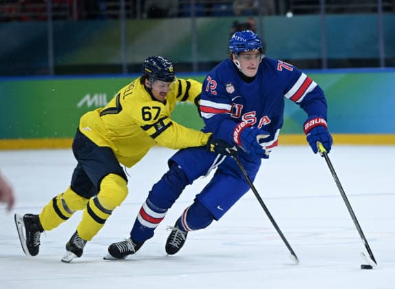 (260219) -- MILAN, Feb. 19, 2026 -- Tage Thompson (R) of the United States fights for the puck against Rickard Rakell of Sweden during the Ice hockey, Eishockey men s play-offs quarterfinal between Sweden and the United States at the Milan-Cortina 2026 Olympic Winter games, Winterspiele,Spiele, Summer games in Milan, Italy, Feb. 18, 2026. ) (MICO2026)ITALY-MILAN-OLYMPIC WINTER GAMES-ICE HOCKEY-MEN-PLAY-OFFS QUARTERFINALS-SWE VS USA ZhangxHaofu 