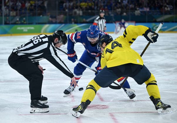 (260219) -- MILAN, Feb. 19, 2026 -- Auston Matthews (rear) of the United States vies against Joel Eriksson Ek of Sweden during the Ice hockey, Eishockey men s play-offs quarterfinal between Sweden and the United States at the Milan-Cortina 2026 Olympic Winter games, Winterspiele,Spiele, Summer games in Milan, Italy, Feb. 18, 2026. ) (MICO2026)ITALY-MILAN-OLYMPIC WINTER GAMES-ICE HOCKEY-MEN-PLAY-OFFS QUARTERFINALS-SWE VS USA ZhangxHaofu 