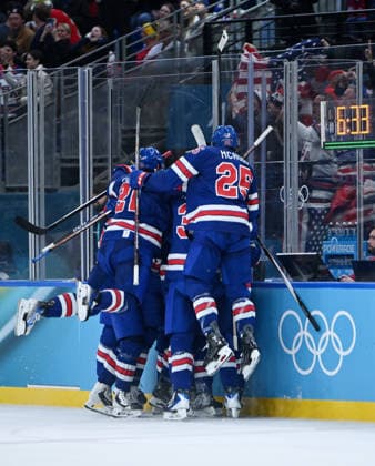 (260219) -- MILAN, Feb. 19, 2026 -- Players of the United States celebrate victory after the Ice hockey, Eishockey men s play-offs quarterfinal between Sweden and the United States at the Milan-Cortina 2026 Olympic Winter games, Winterspiele,Spiele, Summer games in Milan, Italy, Feb. 18, 2026. ) (MICO2026)ITALY-MILAN-OLYMPIC WINTER GAMES-ICE HOCKEY-MEN-PLAY-OFFS QUARTERFINALS-SWE VS USA ZhangxHaofu 