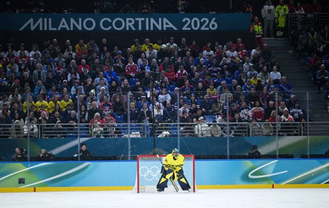 (260219) -- MILAN, Feb. 19, 2026 -- Jacob Markstrom of Sweden competes during the Ice hockey, Eishockey men s play-offs quarterfinal between Sweden and the United States at the Milan-Cortina 2026 Olympic Winter games, Winterspiele,Spiele, Summer games in Milan, Italy, Feb. 18, 2026. ) (MICO2026)ITALY-MILAN-OLYMPIC WINTER GAMES-ICE HOCKEY-MEN-PLAY-OFFS QUARTERFINALS-SWE VS USA ZhangxHaofu 