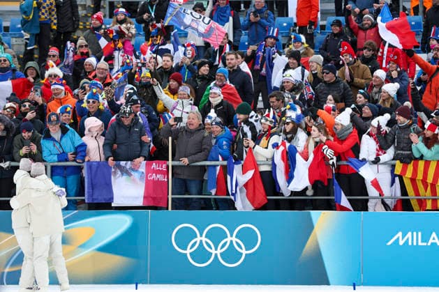 (260219) -- ANTERSELVA, Feb. 19, 2026 -- Players of France celebrate with the spectators after the awarding ceremony for the biathlon women s 4x6km relay at the 2026 Milan-Cortina Winter Olympics in Anterselva, Italy, Feb. 18, 2026. ) (MICO2026)ITALY-ANTERSELVA-OLYMPIC Winter games, Winterspiele,Spiele, Summer games BIATHLON-WOMEN S 4x6KM RELAY ZhangxTao 