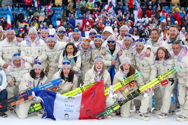 (260219) -- ANTERSELVA, Feb. 19, 2026 -- Team France pose for photos with the gold medals after the awarding ceremony for the biathlon women s 4x6km relay at the 2026 Milan-Cortina Winter Olympics in Anterselva, Italy, Feb. 18, 2026. ) (MICO2026)ITALY-ANTERSELVA-OLYMPIC Winter games, Winterspiele,Spiele, Summer games BIATHLON-WOMEN S 4x6KM RELAY ZhangxTao 