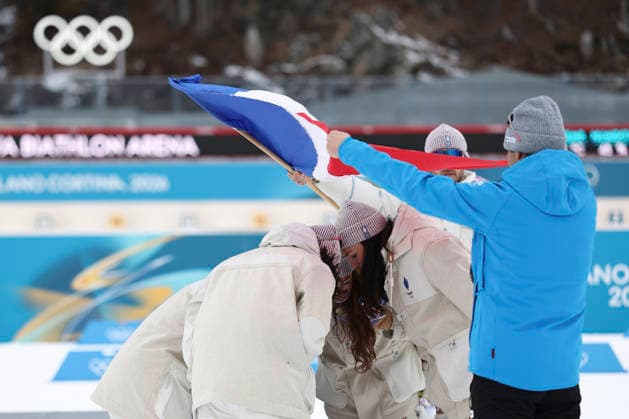 (260219) -- ANTERSELVA, Feb. 19, 2026 -- Team France celebrate with the gold medals after the awarding ceremony for the biathlon women s 4x6km relay at the 2026 Milan-Cortina Winter Olympics in Anterselva, Italy, Feb. 18, 2026. ) (MICO2026)ITALY-ANTERSELVA-OLYMPIC Winter games, Winterspiele,Spiele, Summer games BIATHLON-WOMEN S 4x6KM RELAY ZhangxTao 