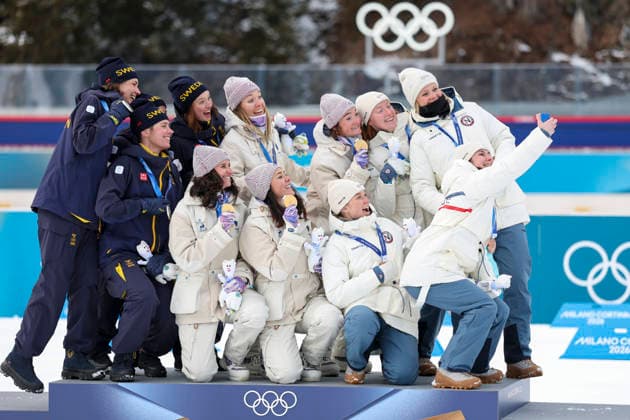 (260219) -- ANTERSELVA, Feb. 19, 2026 -- Gold medalists Team France (C), silver medalists Team Sweden (L) and bronze medalists Team Norway pose for selfies during the awarding ceremony for the biathlon women s 4x6km relay at the 2026 Milan-Cortina Winter Olympics in Anterselva, Italy, Feb. 18, 2026. ) (MICO2026)ITALY-ANTERSELVA-OLYMPIC Winter games, Winterspiele,Spiele, Summer games BIATHLON-WOMEN S 4x6KM RELAY ZhangxTao 