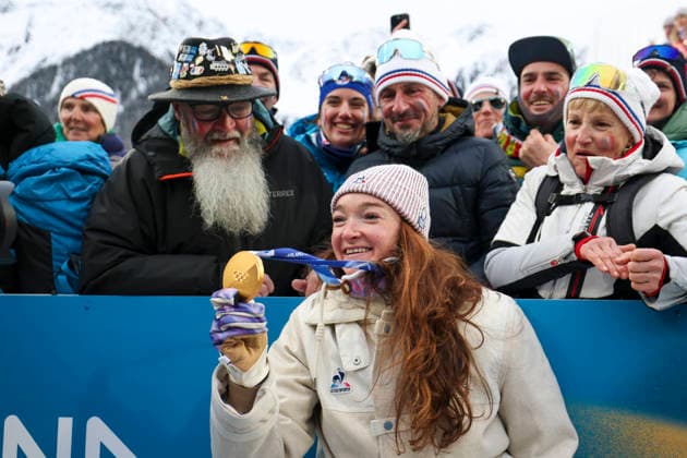 (260219) -- ANTERSELVA, Feb. 19, 2026 -- Lou Jeanmonnot (front) of France celebrates with the gold medal after the awarding ceremony for the biathlon women s 4x6km relay at the 2026 Milan-Cortina Winter Olympics in Anterselva, Italy, Feb. 18, 2026. ) (MICO2026)ITALY-ANTERSELVA-OLYMPIC Winter games, Winterspiele,Spiele, Summer games BIATHLON-WOMEN S 4x6KM RELAY ZhangxTao 