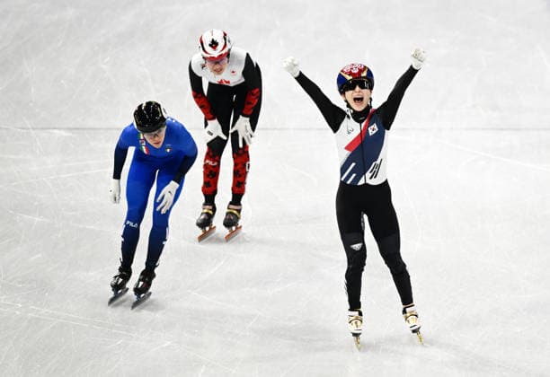 (260219) -- MILAN, Feb. 19, 2026 -- Kim Gilli (R) of South Korea celebrates after winning the short track Speed skating, Eisschnelllauf women s 3000m relay final A at the Milan-Cortina 2026 Olympic Winter games, Winterspiele,Spiele, Summer games in Milan, Italy, Feb. 18, 2026. ) (MICO2026)ITALY-MILAN-OLYMPIC WINTER GAMES-SHORT TRACK SPEED SKATING-WOMEN S 3000M RELAY-FINALS ChengxMin 