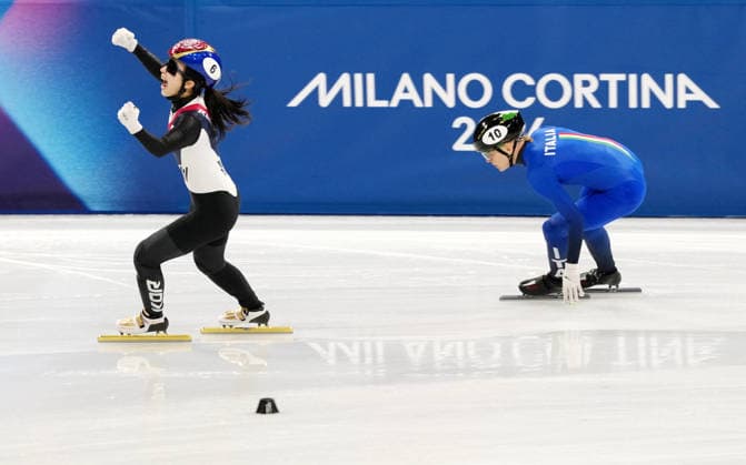 (260219) -- MILAN, Feb. 19, 2026 -- Kim Gilli (L) of South Korea celebrates after winning the short track Speed skating, Eisschnelllauf women s 3000m relay final A at the Milan-Cortina 2026 Olympic Winter games, Winterspiele,Spiele, Summer games in Milan, Italy, Feb. 18, 2026. ) (MICO2026)ITALY-MILAN-OLYMPIC WINTER GAMES-SHORT TRACK SPEED SKATING-WOMEN S 3000M RELAY-FINALS LaixXiangdong 