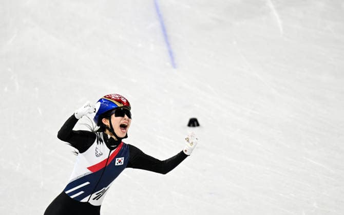 (260219) -- MILAN, Feb. 19, 2026 -- Kim Gilli of South Korea celebrates after winning the short track Speed skating, Eisschnelllauf women s 3000m relay final A at the Milan-Cortina 2026 Olympic Winter games, Winterspiele,Spiele, Summer games in Milan, Italy, Feb. 18, 2026. ) (MICO2026)ITALY-MILAN-OLYMPIC WINTER GAMES-SHORT TRACK SPEED SKATING-WOMEN S 3000M RELAY-FINALS ChengxMin 
