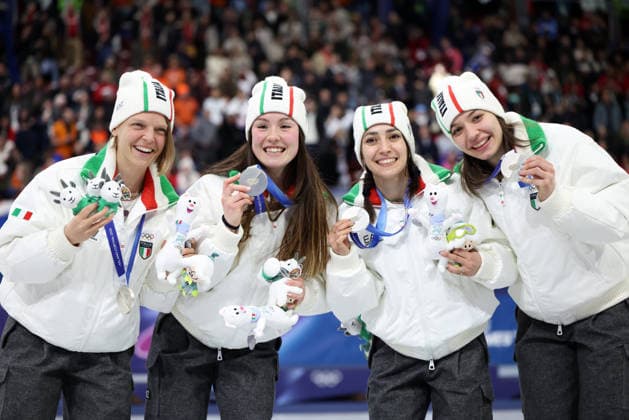 (260219) -- MILAN, Feb. 19, 2026 -- Silver medalists players of Italy pose for photos with the medals after the awarding ceremony for the short track Speed skating, Eisschnelllauf women s 3000m relay final A at the Milan-Cortina 2026 Olympic Winter games, Winterspiele,Spiele, Summer games in Milan, Italy, Feb. 18, 2026. ) (MICO2026)ITALY-MILAN-OLYMPIC WINTER GAMES-SHORT TRACK SPEED SKATING-WOMEN S 3000M RELAY-FINALS LixMing 