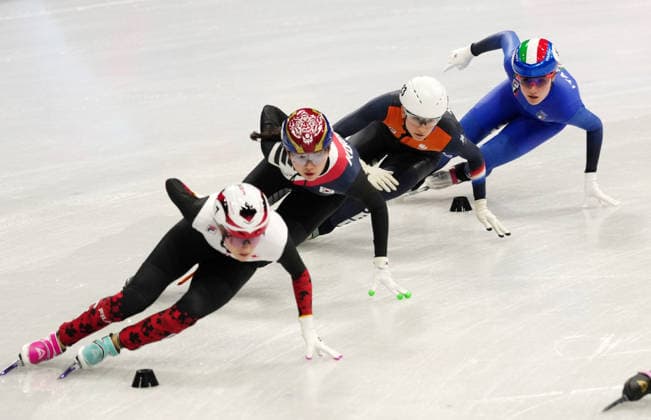 (260219) -- MILAN, Feb. 19, 2026 -- Athletes compete during the short track Speed skating, Eisschnelllauf women s 3000m relay final A at the Milan-Cortina 2026 Olympic Winter games, Winterspiele,Spiele, Summer games in Milan, Italy, Feb. 18, 2026. ) (MICO2026)ITALY-MILAN-OLYMPIC WINTER GAMES-SHORT TRACK SPEED SKATING-WOMEN S 3000M RELAY-FINALS LaixXiangdong 