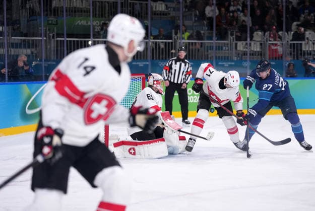 (260219) -- MILAN, Feb. 19, 2026 -- Finland s Eetu Luostarinen (1st R) shoots during the Ice hockey, Eishockey men s play-offs quarterfinal between Finland and Switzerland at the Milan-Cortina 2026 Olympic Winter games, Winterspiele,Spiele, Summer games in Milan, Italy, Feb. 18, 2026. ) (MICO2026)ITALY-MILAN-OLYMPIC WINTER GAMES-ICE HOCKEY-MEN-PLAY-OFFS QUARTERFINALS-FIN VS SUI TaoxXiyi 