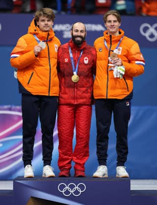 (260219) -- MILAN, Feb. 19, 2026 -- Gold medalist Steven Dubois (C) of Canada, silver medalist Melle van t Wout (L) of the Netherlands, and bronze medalist Jens van t Wout of the Netherlands pose for photos during the awarding ceremony for the short track Speed skating, Eisschnelllauf men s 500m final A at the Milan-Cortina 2026 Olympic Winter games, Winterspiele,Spiele, Summer games in Milan, Italy, Feb. 18, 2026. ) (MICO2026)ITALY-MILAN-OLYMPIC WINTER GAMES-SHORT TRACK SPEED SKATING-MEN S 500M-FINALS LixMing 
