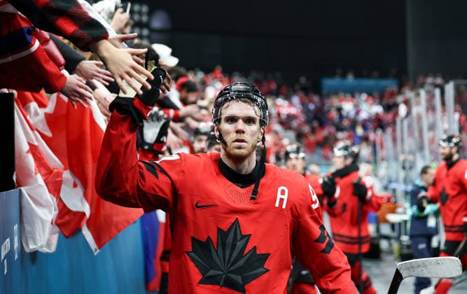 (260219) -- MILAN, Feb. 19, 2026 -- Connor McDavid of Canada celebrates with supporters after winning the Ice hockey, Eishockey men s play-offs quarterfinals match between Canada and the Czech Republic at the Milan-Cortina 2026 Olympic Winter games, Winterspiele,Spiele, Summer games in Milan, Italy, Feb. 18, 2026. ) (MICO2026)ITALY-MILAN-OLYMPIC WINTER GAMES-ICE HOCKEY-MEN-PLAY-OFFS QUARTERFINALS-CAN VS CZE WangxKaiyan 