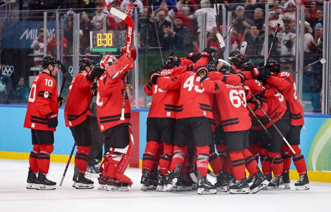 (260219) -- MILAN, Feb. 19, 2026 -- Players of Canada celebrate after winning the Ice hockey, Eishockey men s play-offs quarterfinals match between Canada and the Czech Republic at the Milan-Cortina 2026 Olympic Winter games, Winterspiele,Spiele, Summer games in Milan, Italy, Feb. 18, 2026. ) (MICO2026)ITALY-MILAN-OLYMPIC WINTER GAMES-ICE HOCKEY-MEN-PLAY-OFFS QUARTERFINALS-CAN VS CZE WangxKaiyan 