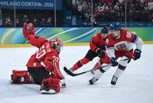 (260219) -- MILAN, Feb. 19, 2026 -- Martin Necas (R) of the Czech Republic shoots during the Ice hockey, Eishockey men s play-offs quarterfinals match between Canada and the Czech Republic at the Milan-Cortina 2026 Olympic Winter games, Winterspiele,Spiele, Summer games in Milan, Italy, Feb. 18, 2026. ) (MICO2026)ITALY-MILAN-OLYMPIC WINTER GAMES-ICE HOCKEY-MEN-PLAY-OFFS QUARTERFINALS-CAN VS CZE ZhangxHaofu 