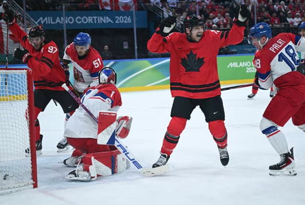 (260219) -- MILAN, Feb. 19, 2026 -- Players of Canada celebrate a goal during the Ice hockey, Eishockey men s play-offs quarterfinals match between Canada and the Czech Republic at the Milan-Cortina 2026 Olympic Winter games, Winterspiele,Spiele, Summer games in Milan, Italy, Feb. 18, 2026. ) (MICO2026)ITALY-MILAN-OLYMPIC WINTER GAMES-ICE HOCKEY-MEN-PLAY-OFFS QUARTERFINALS-CAN VS CZE ZhangxHaofu 