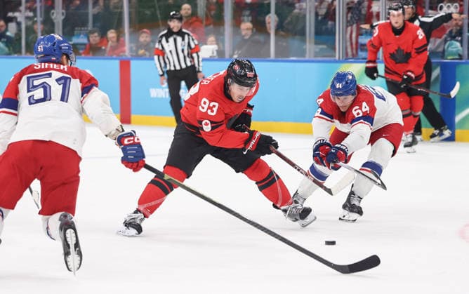 (260219) -- MILAN, Feb. 19, 2026 -- Mitch Marner (C) of Canada breaks through during the Ice hockey, Eishockey men s play-offs quarterfinals match between Canada and the Czech Republic at the Milan-Cortina 2026 Olympic Winter games, Winterspiele,Spiele, Summer games in Milan, Italy, Feb. 18, 2026. ) (MICO2026)ITALY-MILAN-OLYMPIC WINTER GAMES-ICE HOCKEY-MEN-PLAY-OFFS QUARTERFINALS-CAN VS CZE WangxKaiyan 