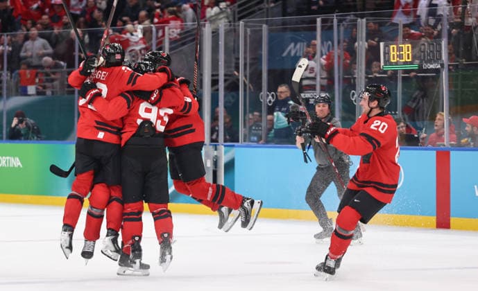 (260219) -- MILAN, Feb. 19, 2026 -- Players of Canada celebrate after winning the Ice hockey, Eishockey men s play-offs quarterfinals match between Canada and the Czech Republic at the Milan-Cortina 2026 Olympic Winter games, Winterspiele,Spiele, Summer games in Milan, Italy, Feb. 18, 2026. ) (MICO2026)ITALY-MILAN-OLYMPIC WINTER GAMES-ICE HOCKEY-MEN-PLAY-OFFS QUARTERFINALS-CAN VS CZE WangxKaiyan 