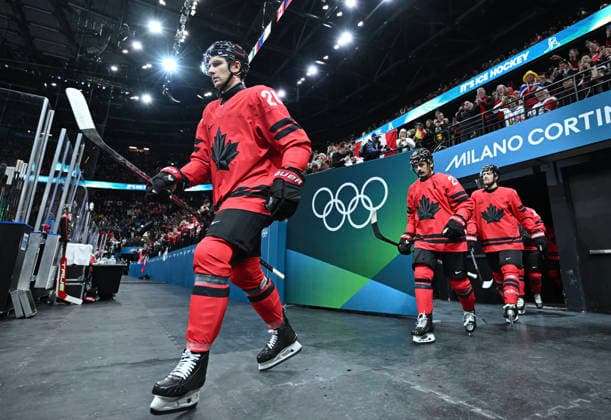 (260219) -- MILAN, Feb. 19, 2026 -- Players of Canada walk into the court before the Ice hockey, Eishockey men s play-offs quarterfinals match between Canada and the Czech Republic at the Milan-Cortina 2026 Olympic Winter games, Winterspiele,Spiele, Summer games in Milan, Italy, Feb. 18, 2026. ) (MICO2026)ITALY-MILAN-OLYMPIC WINTER GAMES-ICE HOCKEY-MEN-PLAY-OFFS QUARTERFINALS-CAN VS CZE ZhangxHaofu 