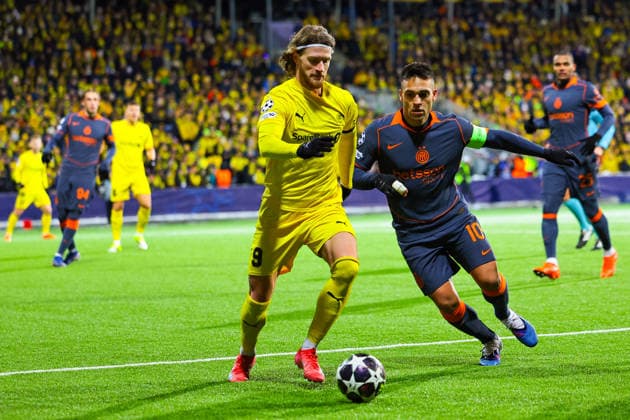 Football, Champions League 2025 2026 Bodoe Glimt Inter Bodoe 20260218 Bodoe Glimts Kasper Hoegh and Inters Lautaro Martinez in the Champions League football match between Bodoe Glimt and Inter at Aspmyra Stadium Photo Thomas Andersen NTB Bodoe Norway EDITORIAL USE ONLY RESTRICTED USE FOR BETTING COMPANIES  Copyright: xThomasxAndersenx xNTBx