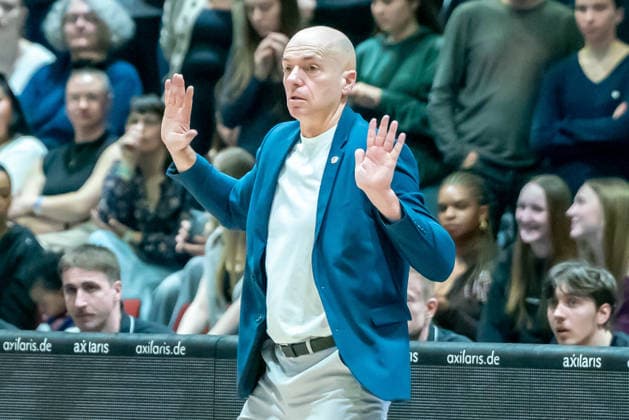 Chemnitz, Deutschland 18. Februar 2026: 1.BBL - 2025 2026 - Niners Chemnitz vs. MLP Academics Heidelberg Im Bild: Head Coach Rodrigo Pastore (99) Copyright: xFotostandx xNachtigallx