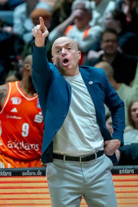 Chemnitz, Deutschland 18. Februar 2026: 1.BBL - 2025 2026 - Niners Chemnitz vs. MLP Academics Heidelberg Im Bild: Head Coach Rodrigo Pastore (99) Copyright: xFotostandx xNachtigallx