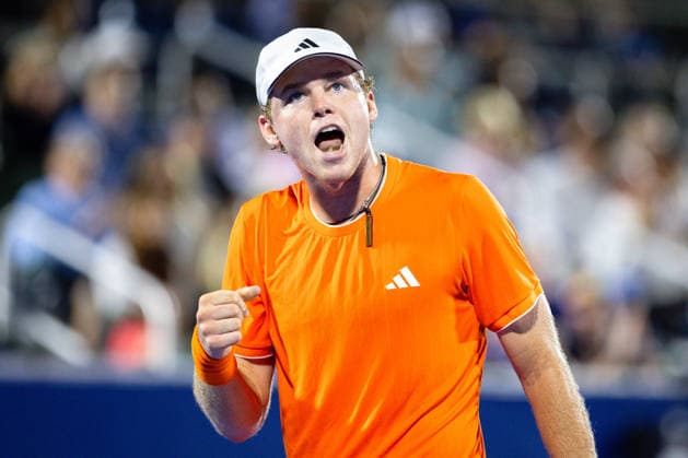 2026 Delray Beach Open - Day 3 In Delray Beach, Florida, on February 18, 2026, Alex Michelsen of the USA pumps his fist against Sebastian Korda of the USA during their match on Day 3 of the Delray Beach Open at the Delray Tennis Center. Delray Beach FL United States  Copyright: xMauricioxPaizx originalFilename:paiz-2026delr260218_nppch.jpg