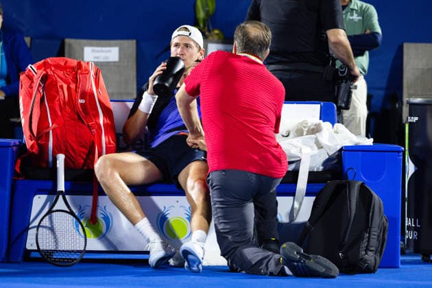 2026 Delray Beach Open - Day 3 Sebastian Korda of the USA receives a massage from the ATP, Tennis Herren Physio during his match against Alex Michelsen of the USA on Day 3 of the Delray Beach Open at the Delray Tennis Center in Delray Beach, Florida, on February 18, 2026. Delray Beach FL United States  Copyright: xMauricioxPaizx originalFilename:paiz-2026delr260218_npq16.jpg