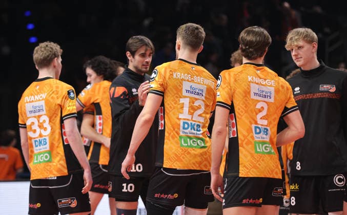 Fedor Ivanov, Daniel Malescha, Florian Krage Brewitz, Matthew Knigge, Mannschaft der BR Volleys enttäuscht nach Spielende Enttäuschung Volleyball CEV Champions League Herren Saison 2025 2026 18.02.2026 BR Volleys Berlin BRV vs. Sir Sicoma Monini Perugia