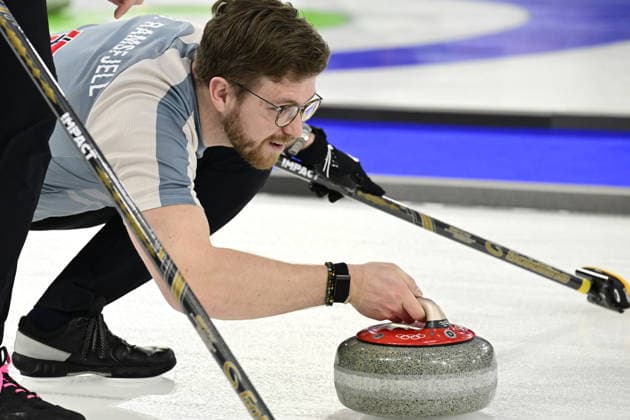 CORTINA, ITALY 20260219 Norway s Bendik Ramsfjell during the men s group stage match, round 12, between Canada and Norway in the Olympic curling in Cortina. *** The image is included in the SPORTS PACKAGE. For others PAYMENT IMAGE *** CORTINA ITALY x10030x *** CORTINA, ITALY 20260219 Norway s Bendik Ramsfjell during the men s group stage match, round 12, between Canada and Norway in the Olympic curling in Cortina The image is included in the SPORTS PACKAGE For others PAYMENT IMAGE CORTINA ITALY x10030x  Copyright: xJonasxEkströmer TTx 2026 OLYMPICS MEN S CURLING CANADA-NORWAY