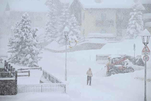 2026 WINTER Olympic Games, Olympische Spiele, Olympia, OS Heavy snowfall in the village of Livigno has again seen the postponement of Olympic competiton, on day 13 of the 2026 Milano Cortina Winter Olympic Games in Italy, Wednesday, February 18, 2026. ( NO ARCHIVING LIVIGNO SONDRIO ITALY  Copyright: xDANxHIMBRECHTSx 20260219137048509581