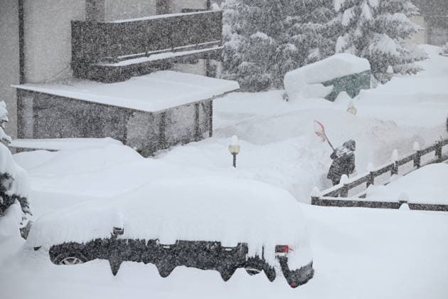 2026 WINTER Olympic Games, Olympische Spiele, Olympia, OS Heavy snowfall in the village of Livigno has again seen the postponement of Olympic competiton, on day 13 of the 2026 Milano Cortina Winter Olympic Games in Italy, Wednesday, February 18, 2026. ( NO ARCHIVING LIVIGNO SONDRIO ITALY  Copyright: xDANxHIMBRECHTSx 20260219183056848596