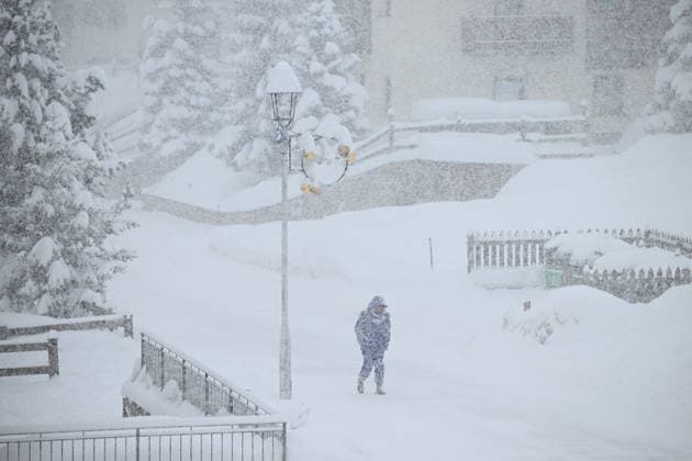 2026 WINTER Olympic Games, Olympische Spiele, Olympia, OS Heavy snowfall in the village of Livigno has again seen the postponement of Olympic competiton, on day 13 of the 2026 Milano Cortina Winter Olympic Games in Italy, Wednesday, February 18, 2026. ( NO ARCHIVING LIVIGNO SONDRIO ITALY  Copyright: xDANxHIMBRECHTSx 20260219195180196902